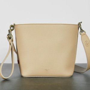 ANGELA ROI - ANGELOU MINI BUCKET [SIGNET]